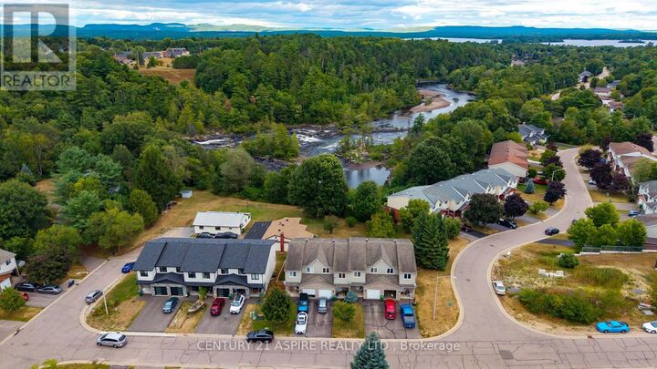 Photo de la propriété: 33 Northbrook Road ON K8H 3N5
