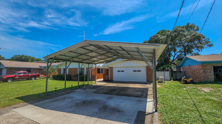 Property Photo: 712 Revere Avenue FL 32547