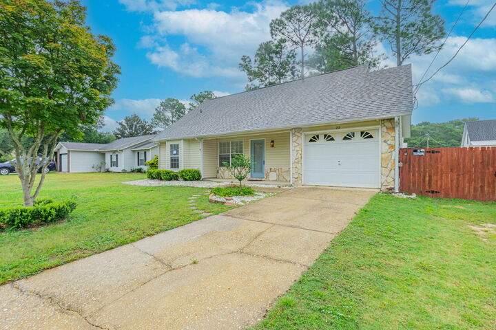Property Photo: 212 Water Oak Lane FL 32539