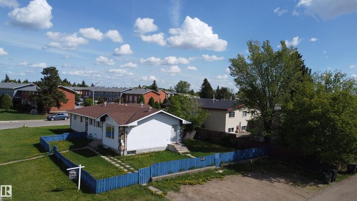 Property Photo:  7807 36 Avenue NW  AB T6K 0C5 