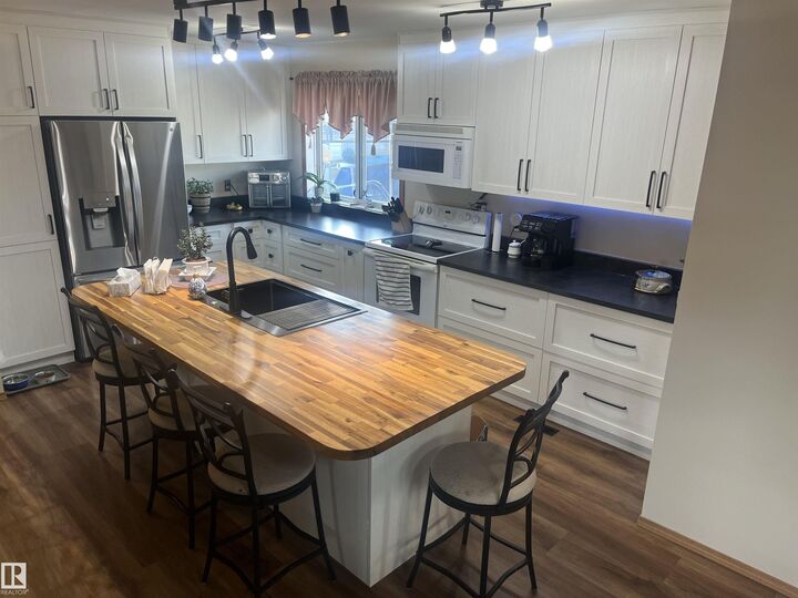 Property Photo: 16050 95 Avenue NW AB T5P 0A7
