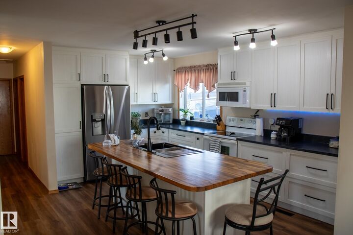 Property Photo: 16050 95 Avenue NW AB T5P 0A7