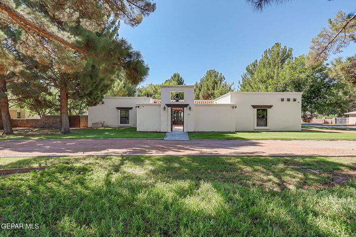 Property Photo: 720 La Mancha Court TX 79922