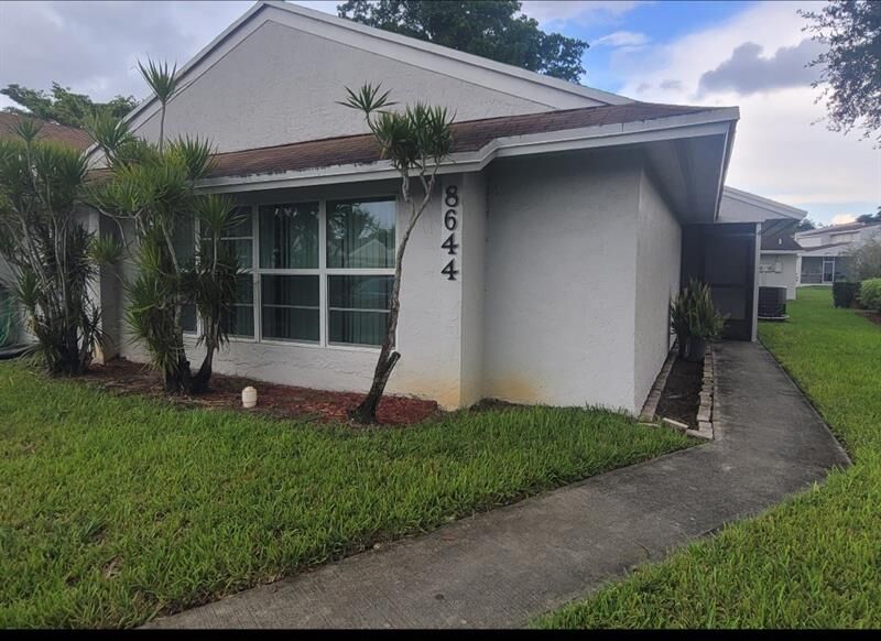Property Photo: 8644 Bridle Path Ct 200 FL 33328