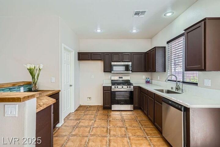 Property Photo:  10719 Tottenham Avenue  NV 89135 
