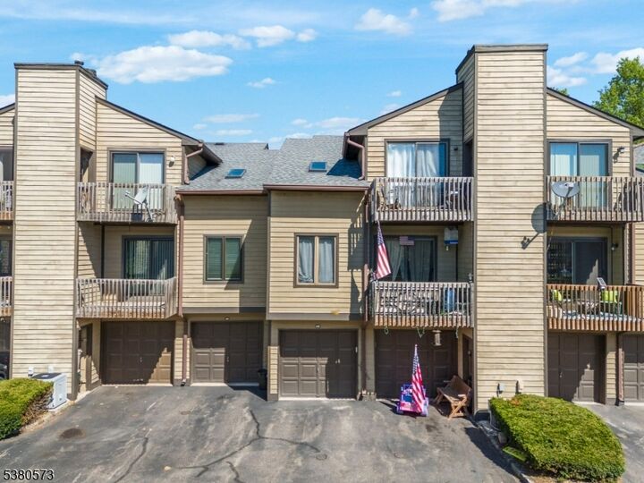 613 Village Cmns  Raritan Twp. NJ 08822 photo