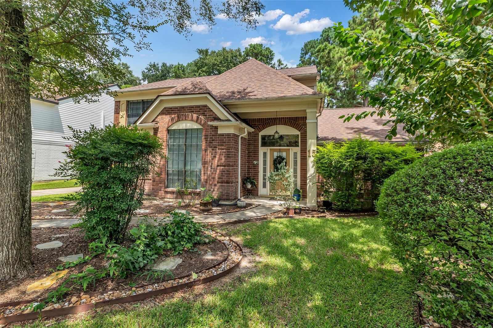 Property Photo:  15 Nightwind Place  TX 77381 