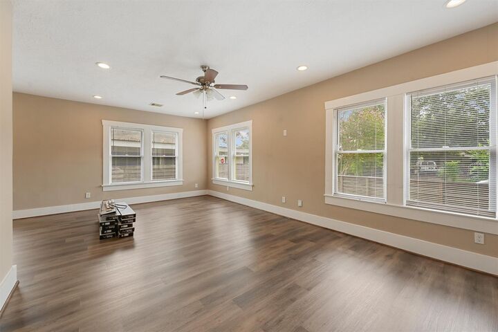 Property Photo:  1107 Melbourne Street  TX 77022 