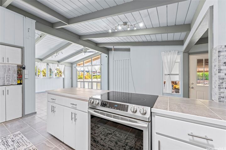 Property Photo:  378 Oomano Place  HI 96825 