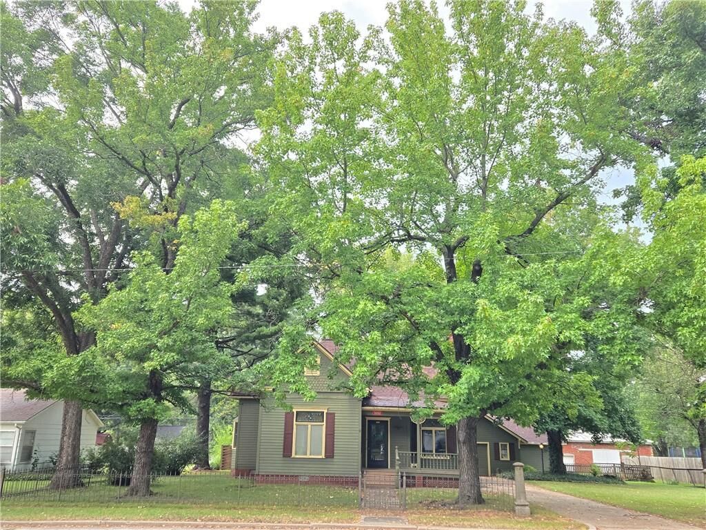 Property Photo:  1002 E Main Street  KS 67335 