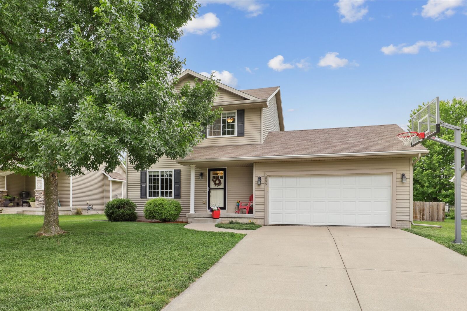Property Photo: 865 SE Bobwhite Lane IA 50263
