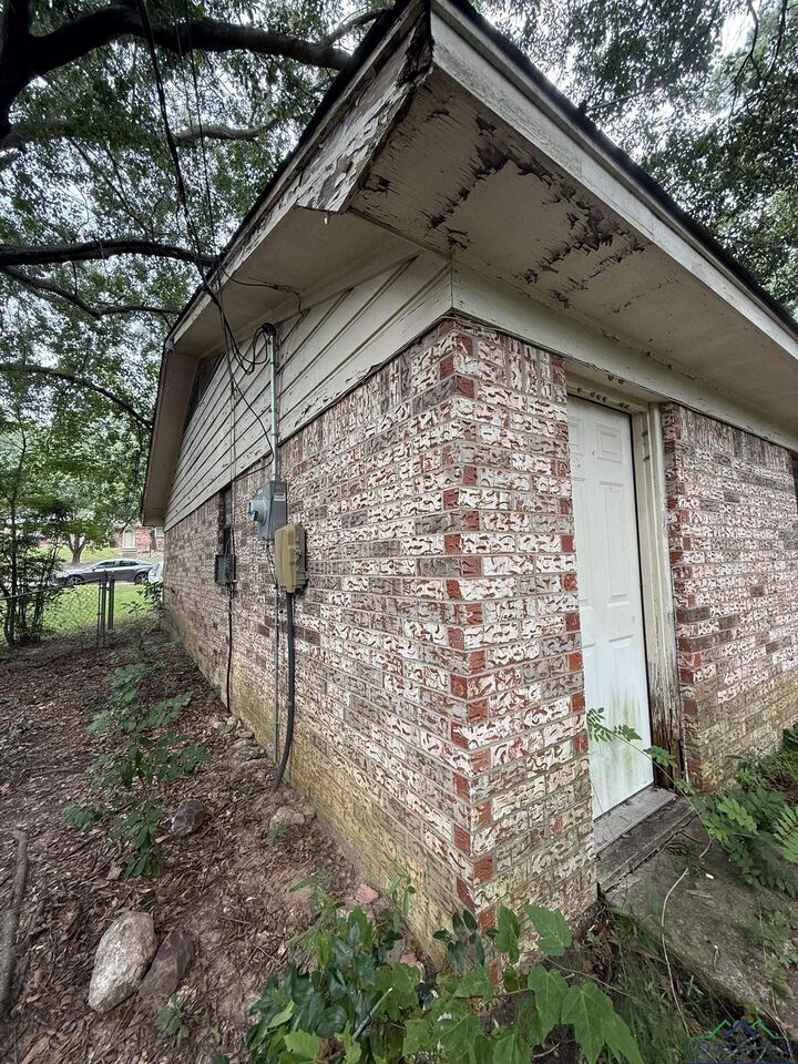 Property Photo: 1516 Frost Street TX 75644