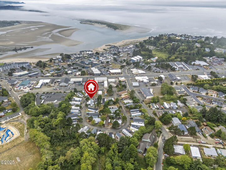 Property Photo: 4800 SE Inlet Avenue 37 OR 97367