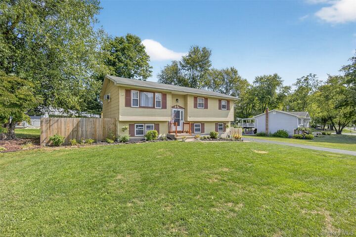 Property Photo:  205 Oriole Drive  NY 12549 