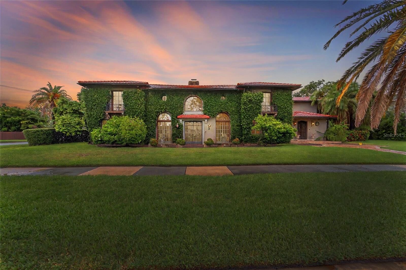 Property Photo: 301 Caspian Street FL 33606