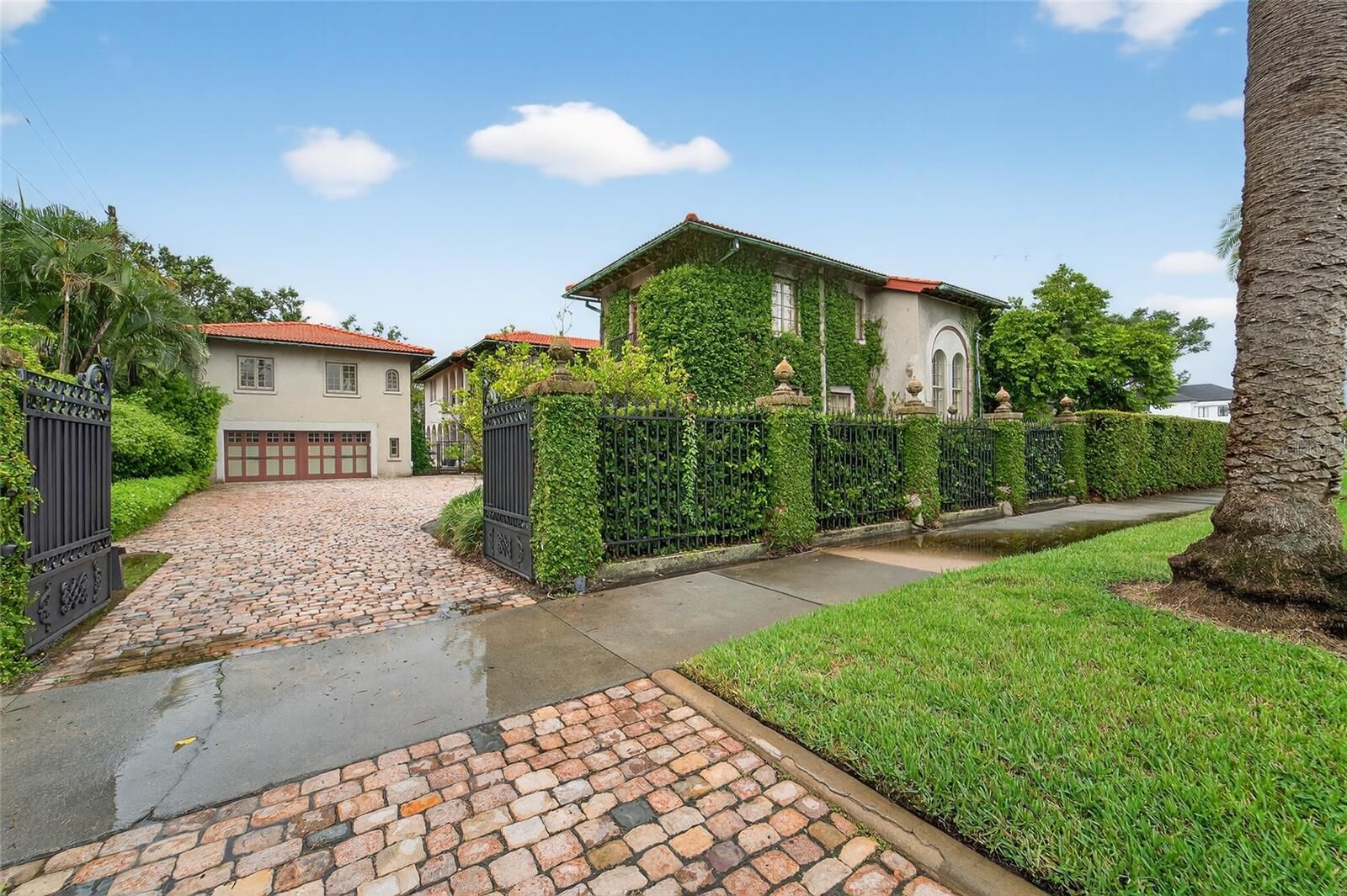 Property Photo:  301 Caspian Street  FL 33606 