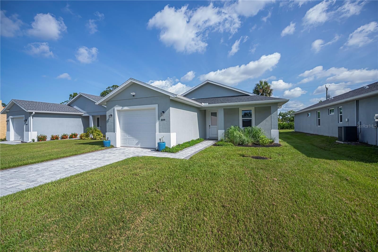 Property Photo: 809 Groveland Avenue FL 34285