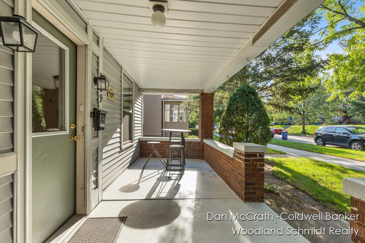 Property Photo:  909 Crescent Street NE  MI 49503 