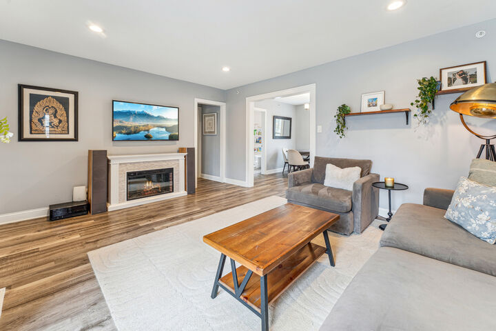 Property Photo:  211 E Russell Street  IL 60010 