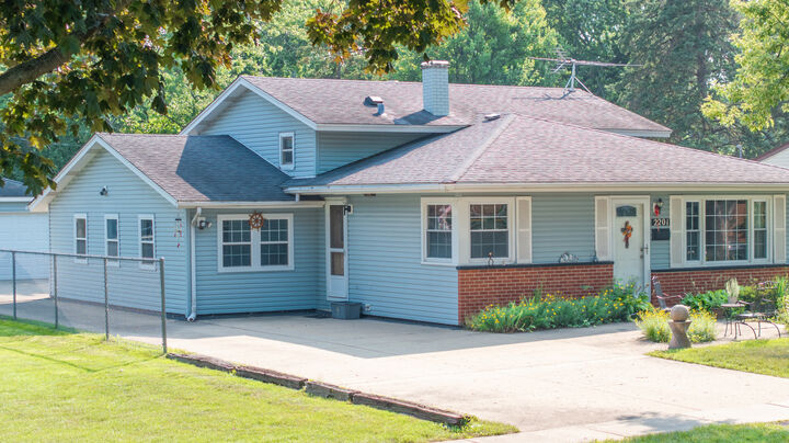 2201 Kingfisher Lane  Rolling Meadows IL 60008 photo