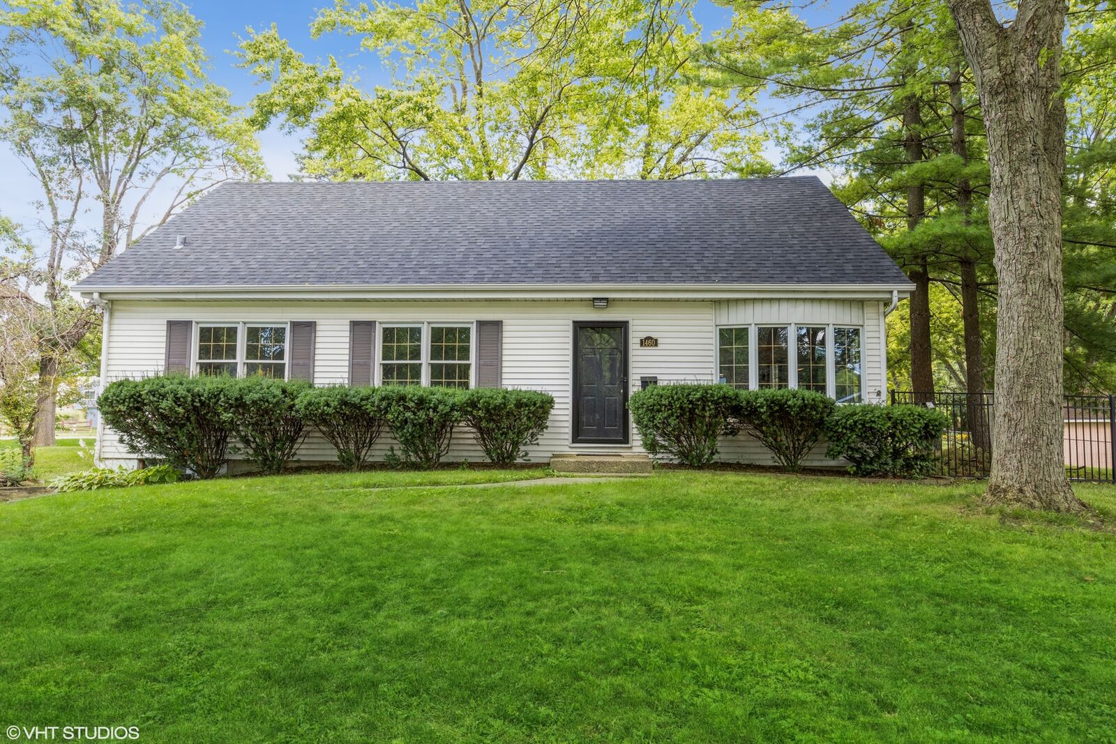 Property Photo: 1460 N Webster Street IL 60563