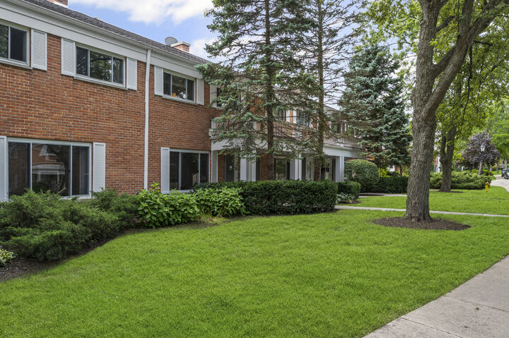 Property Photo: 1533 Palmgren Drive IL 60025