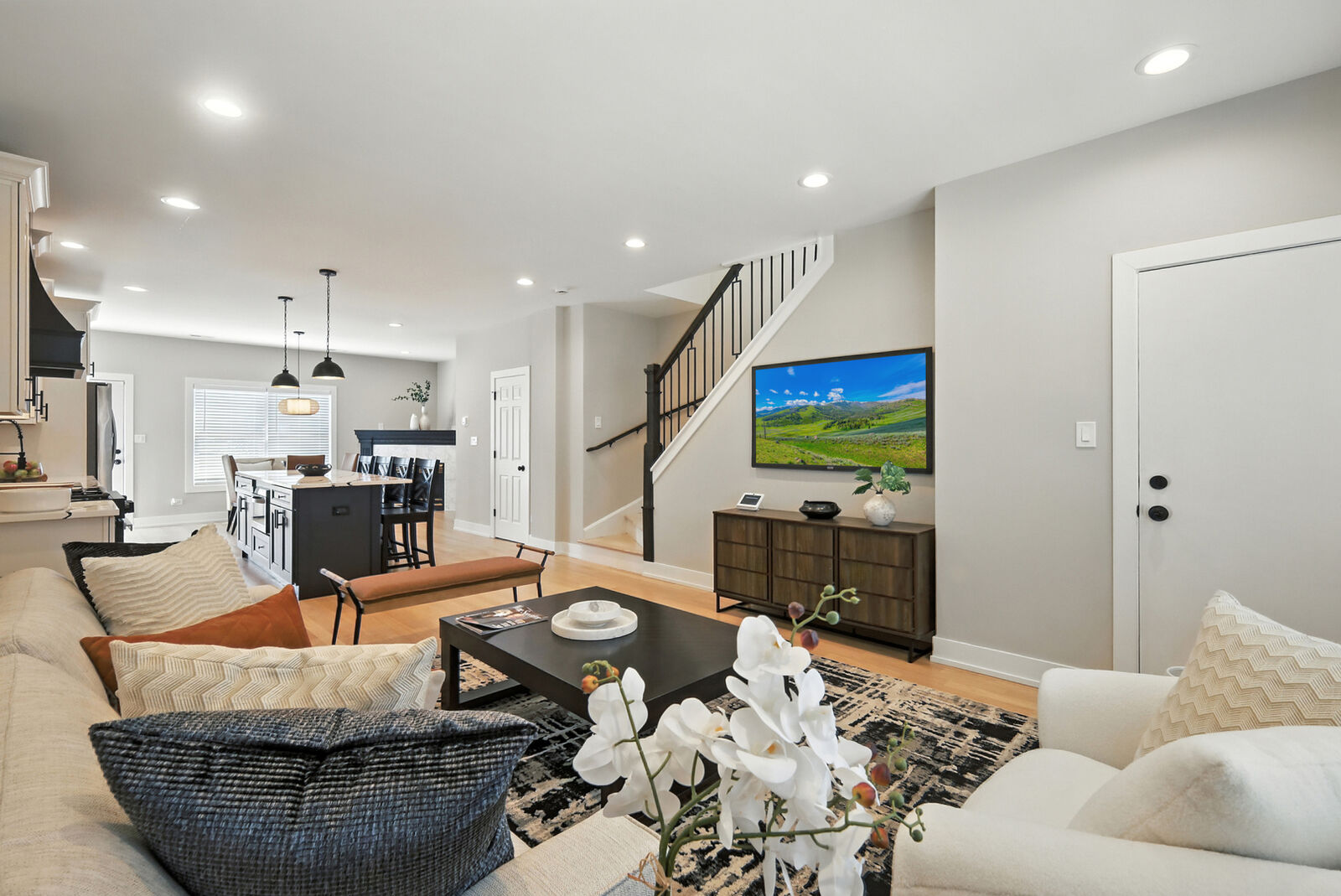 Property Photo: 4055 S Ellis Avenue IL 60653