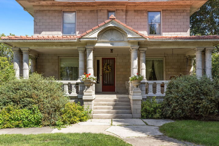 Property Photo:  741 Dunbar Street  IL 60401 