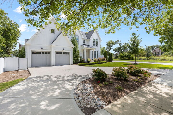 Property Photo:  469 S Sunnyside Avenue  IL 60126 