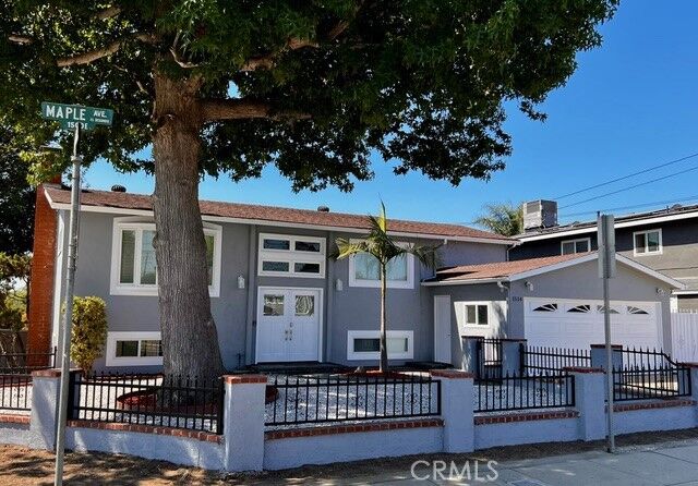 Property Photo: 1514 E Maple Avenue CA 90245