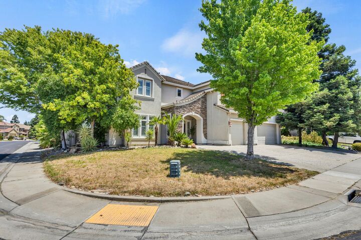 Property Photo: 10341 Odemira Way CA 95757