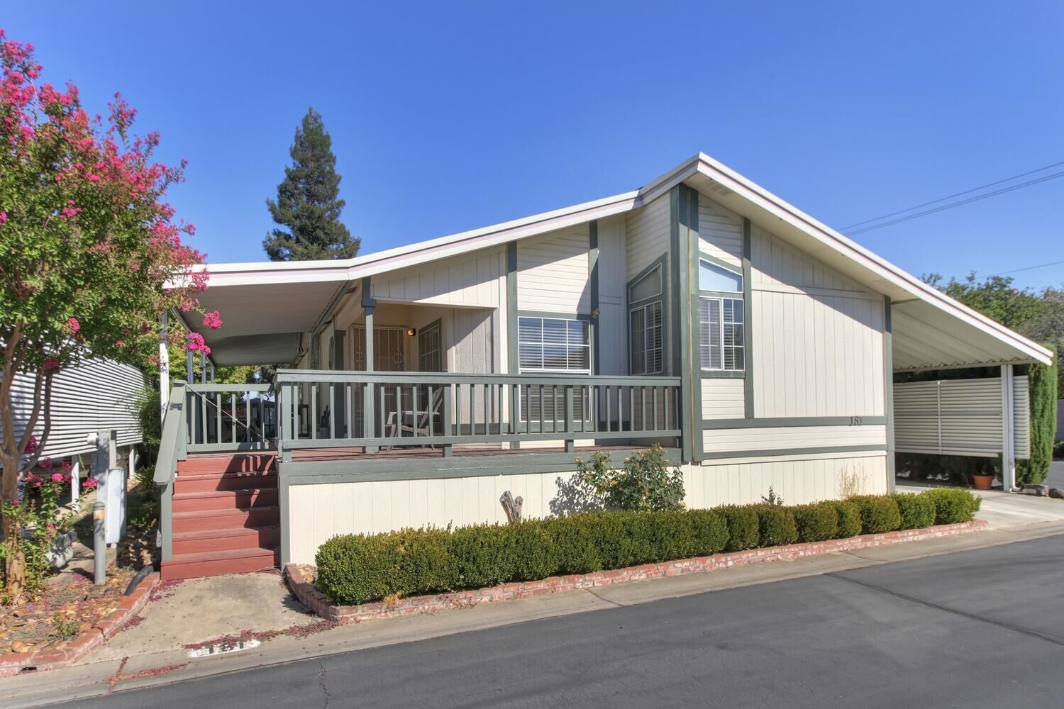 Property Photo: 181 Skybrook Lane CA 95828