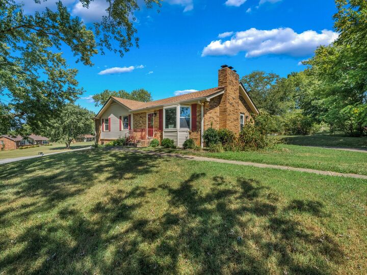 Property Photo:  809 Laurel Dr  TN 37043 
