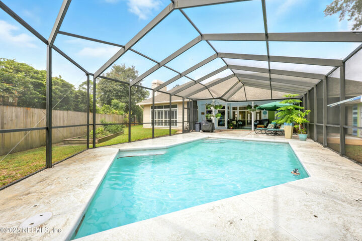 Property Photo: 4441 Richmond Park Drive E FL 32224