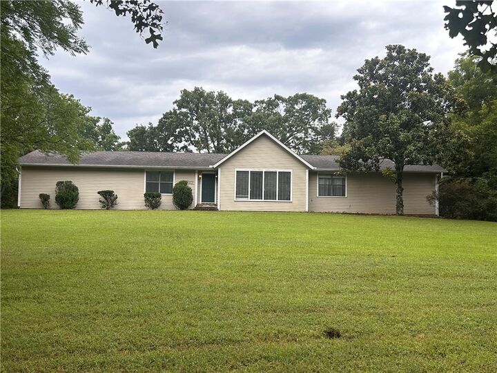 Property Photo: 380 & 460 W Ravenswood Lane AR 72701