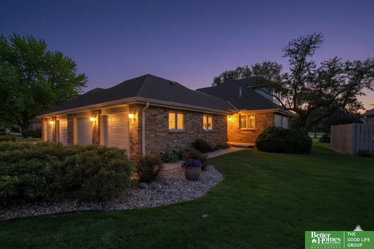Property Photo: 6212 Oak Hills Plaza NE 68137