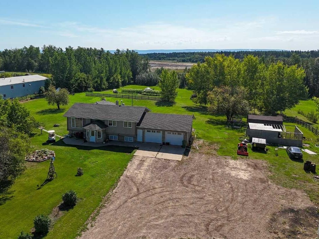 Property Photo:  16011 Township Road 1061  AB T0H 2H0 