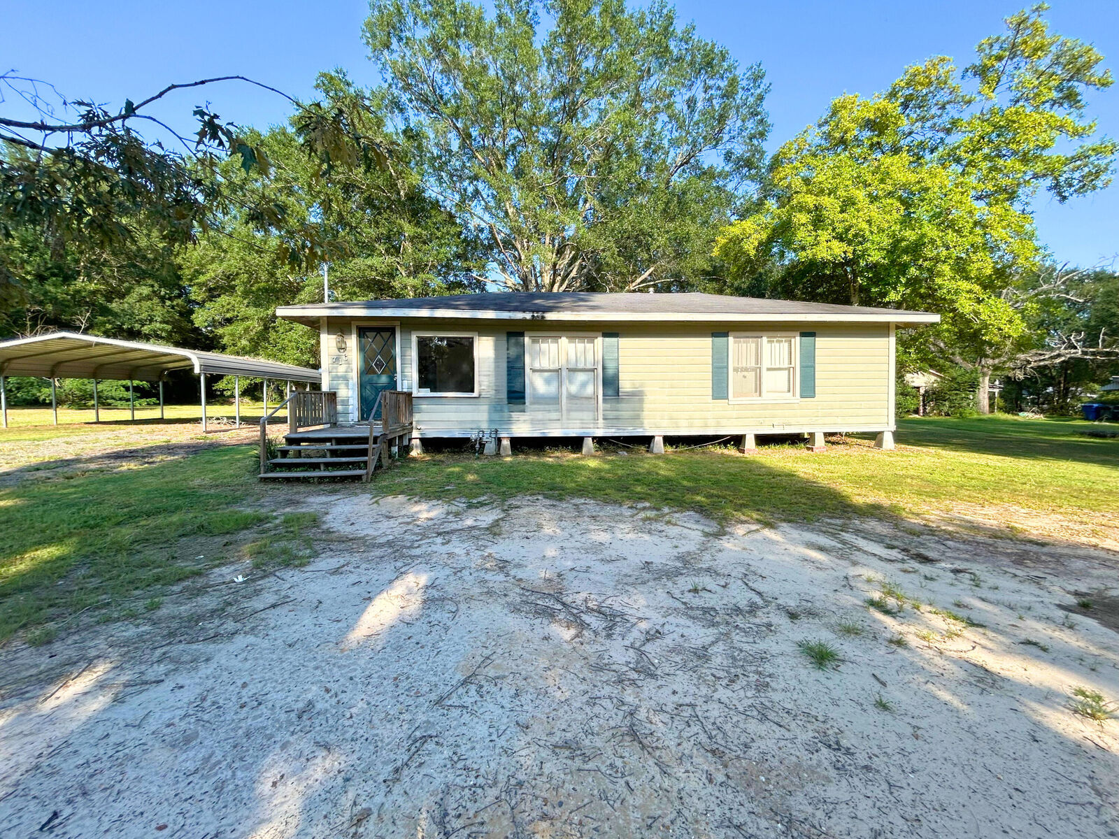 Property Photo: 716 S Division St LA 70634