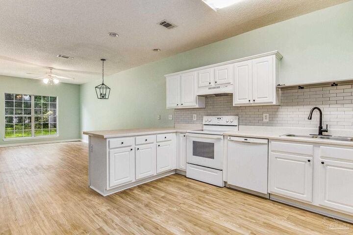 Property Photo: 7101 Joy St E2 FL 32504