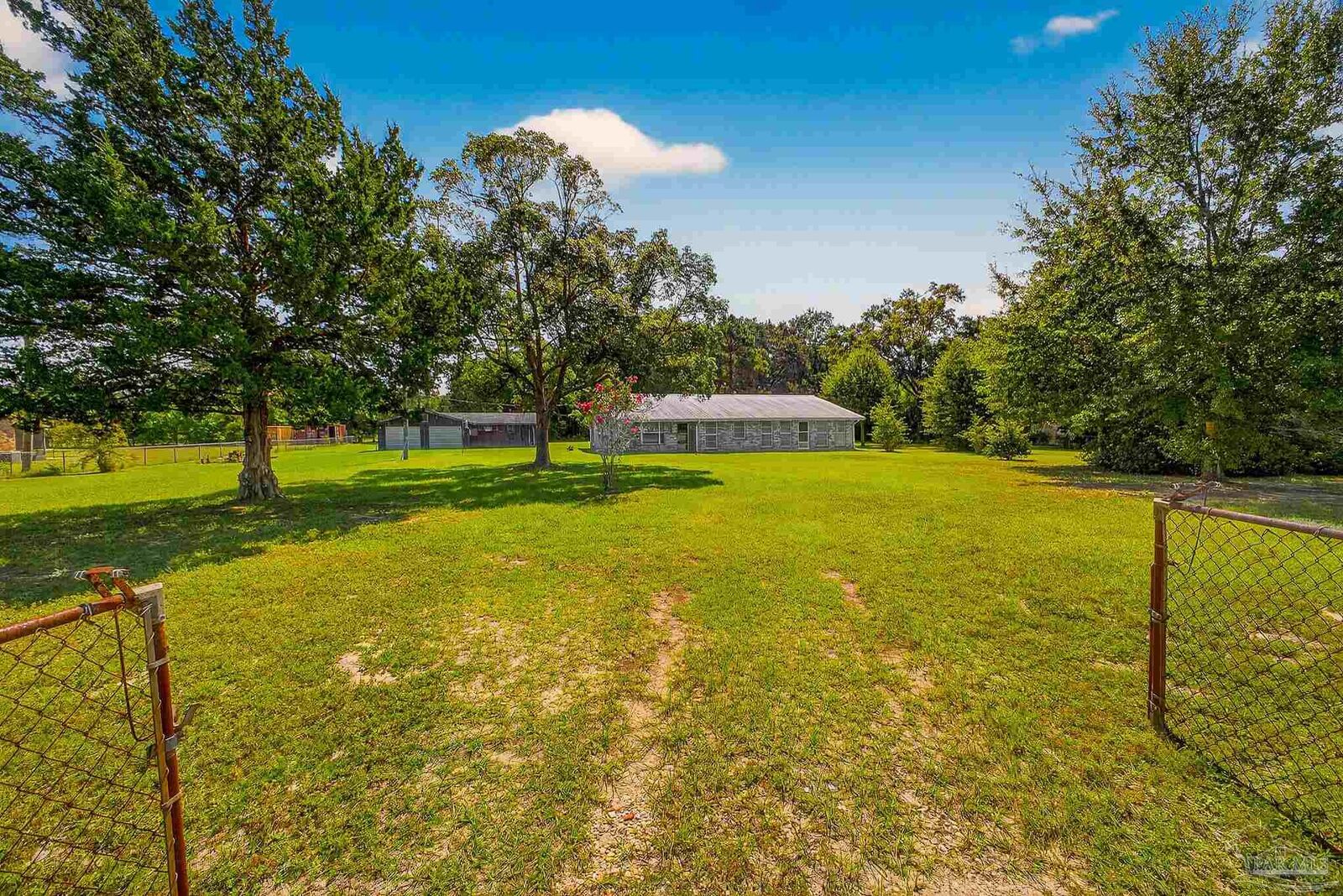 Property Photo: 9050 N Pasadena St FL 32534