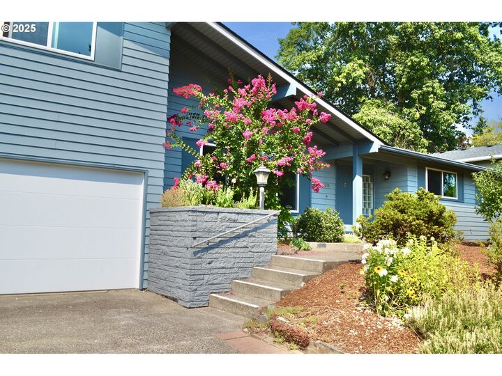 Property Photo: 1218 SE 121st Ave WA 98683