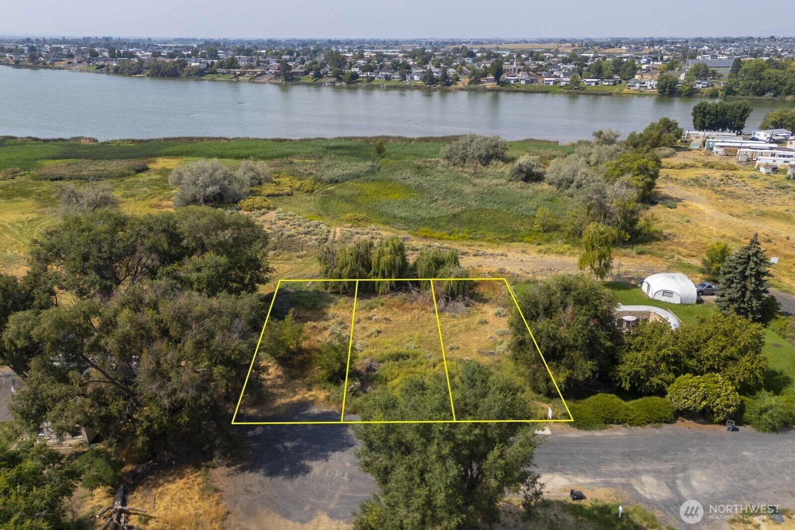 Property Photo: 1012 Ashley Way S WA 98837