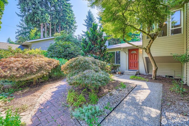 Property Photo: 6529 NE Arrowhead Drive WA 98028