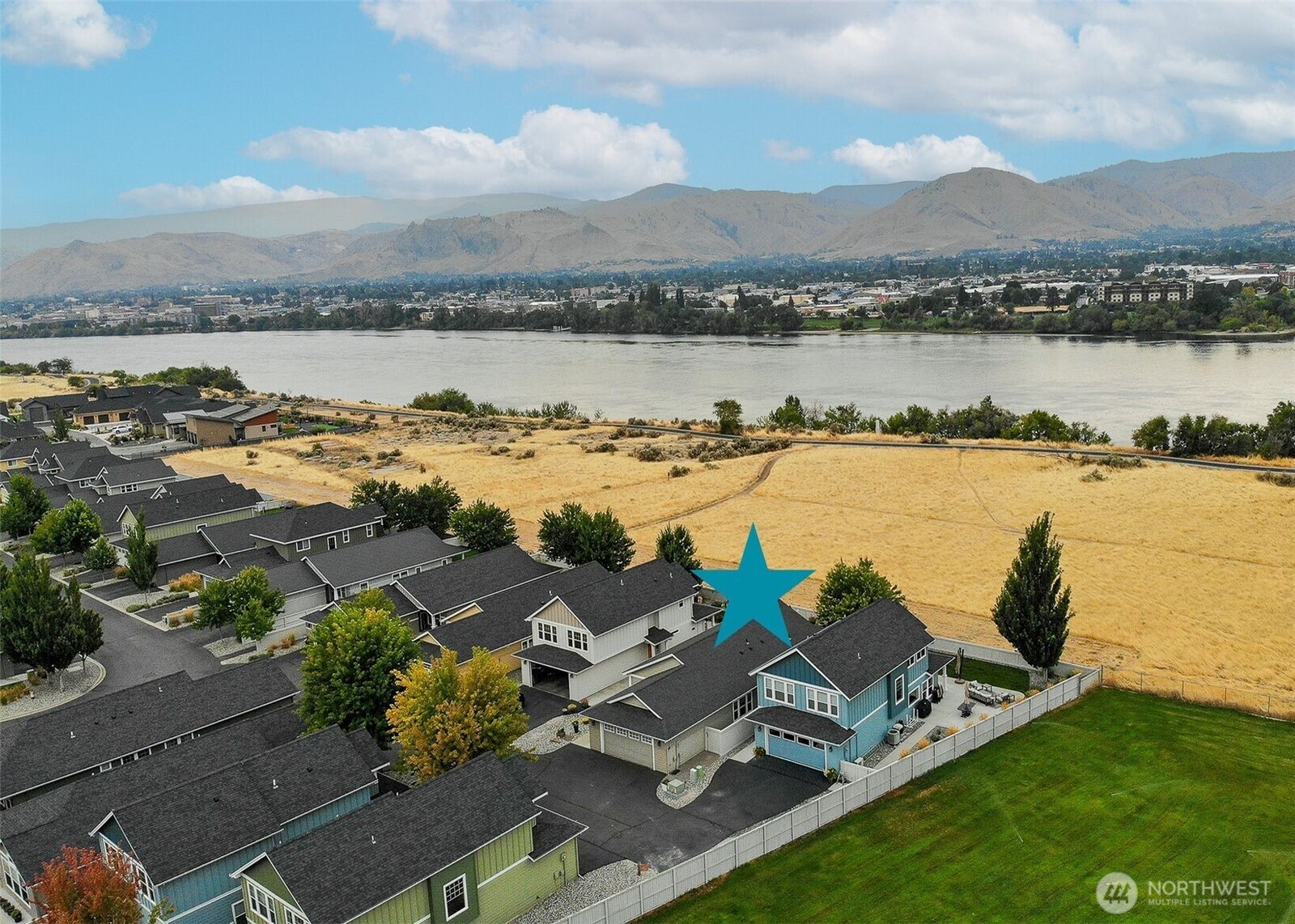 Property Photo:  2452 NW Columbia Avenue 22  WA 98802 