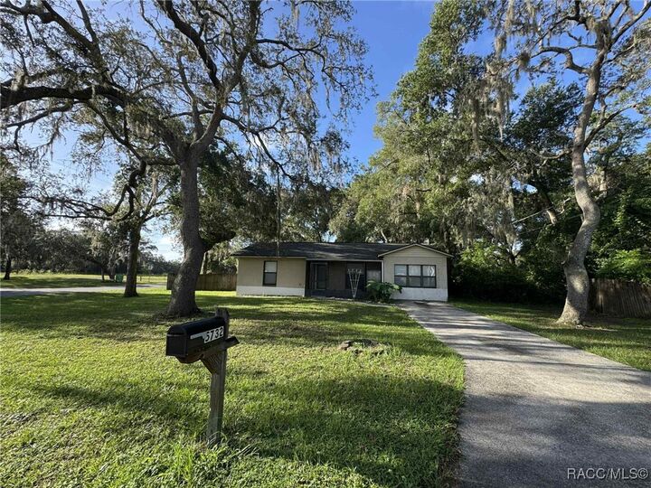 Property Photo: 5732 E Tangelo Lane FL 34453