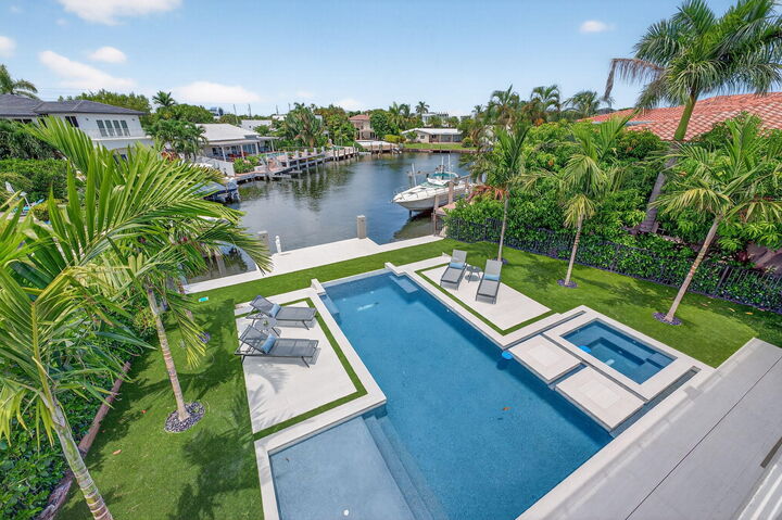 Property Photo:  721 NE 34th Street  FL 33431 