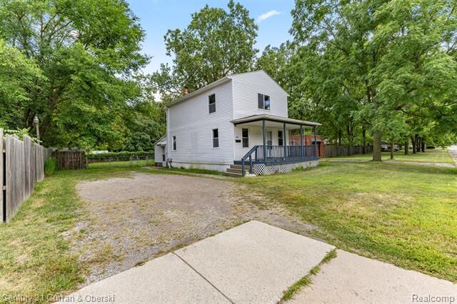 Property Photo:  537 Helen Street  MI 48141 