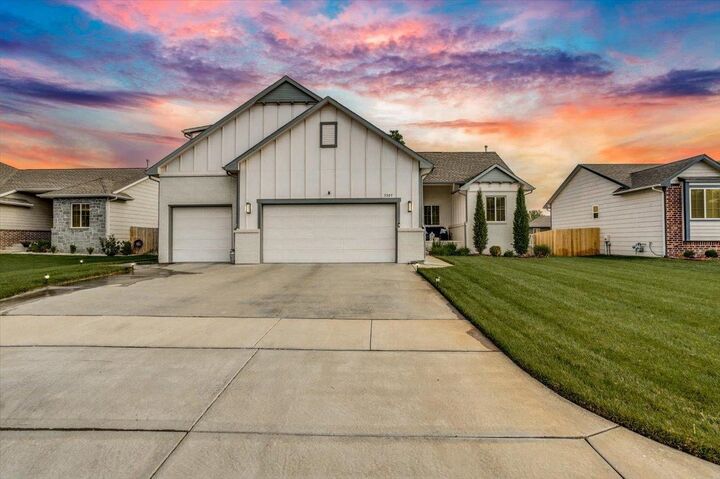 3307 S Bluelake  Wichita KS 67215 photo