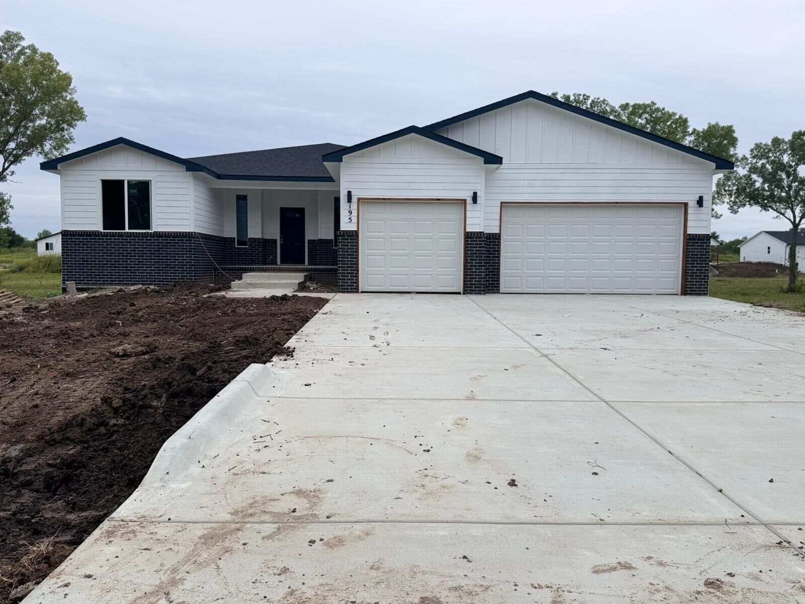 Property Photo: 195 S Arbor Valley Way KS 67147