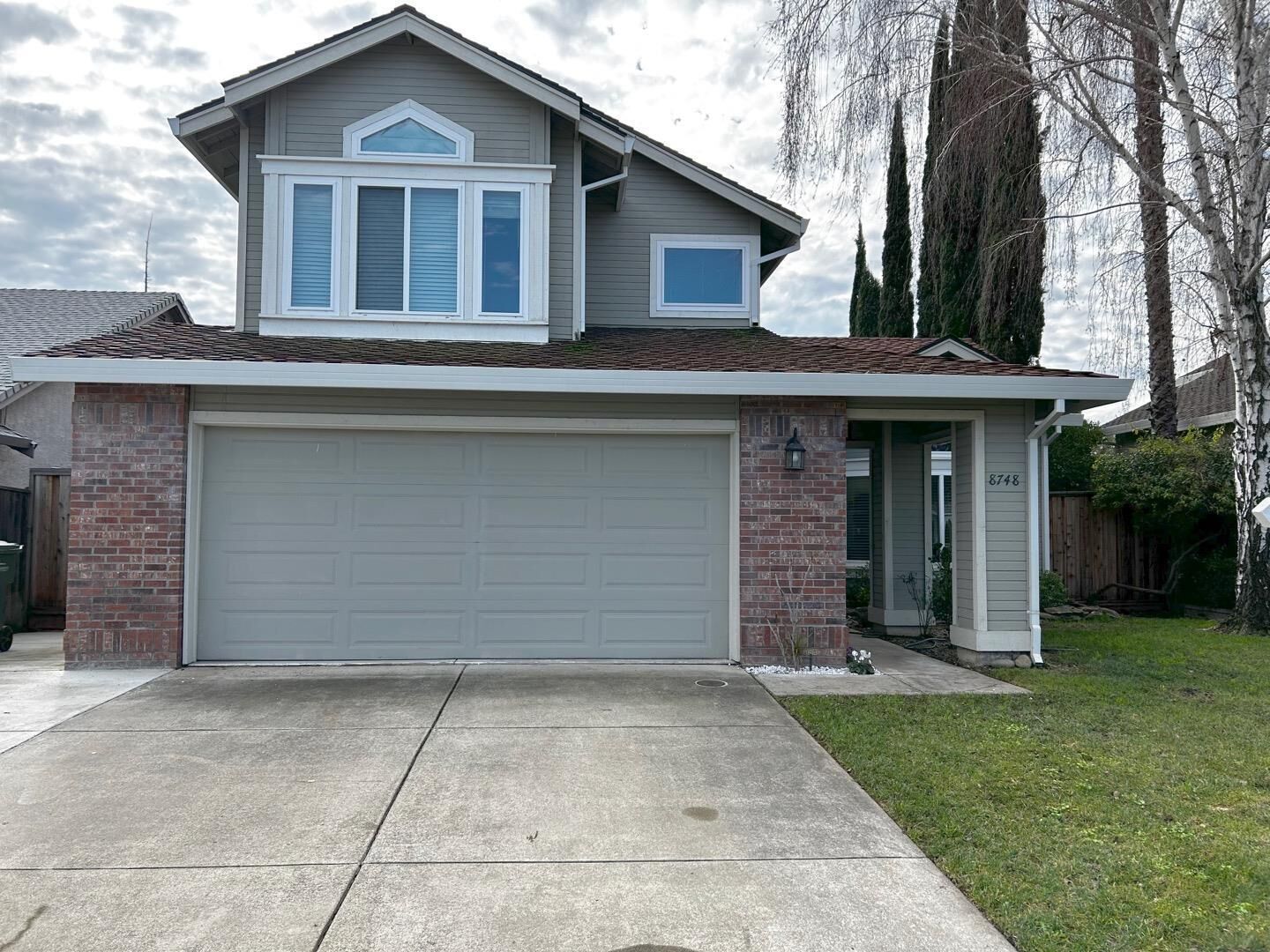 Property Photo: 8748 Kentshire Way CA 95828